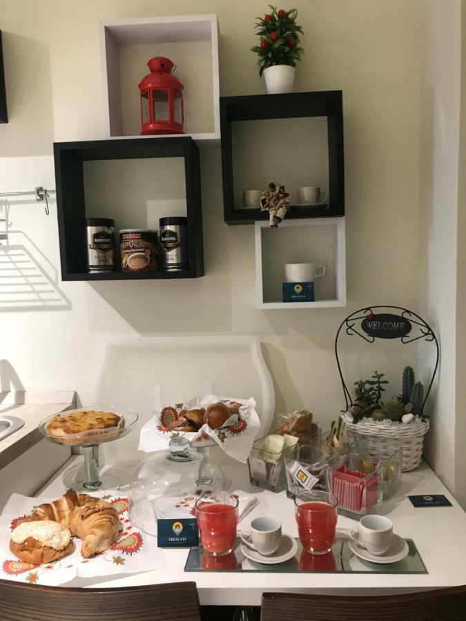 Tresette Toledo Acomodação com café da manhã Nápoles Exterior foto